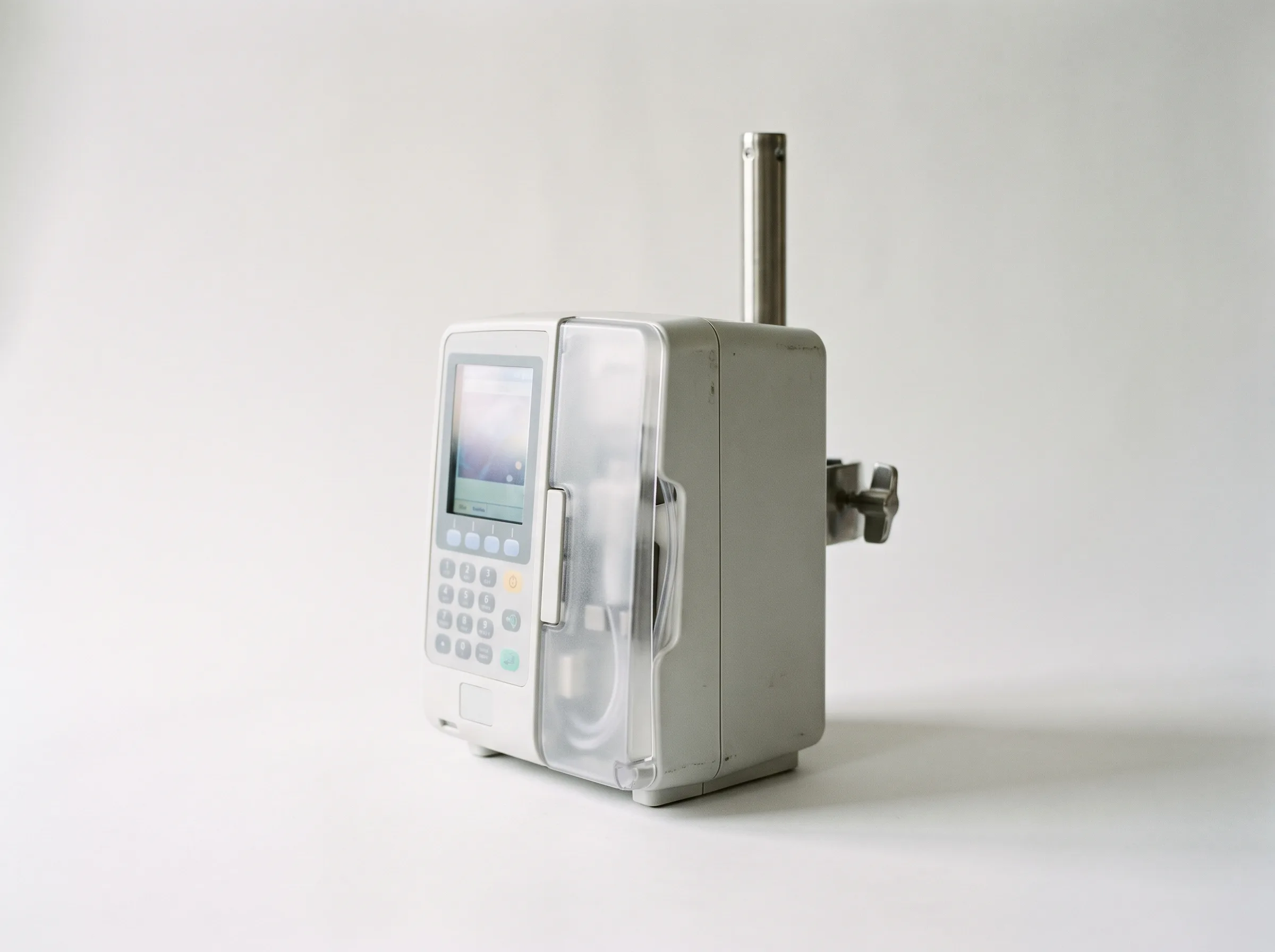 KV-320 volumetric infusion pump on a pole clamp
